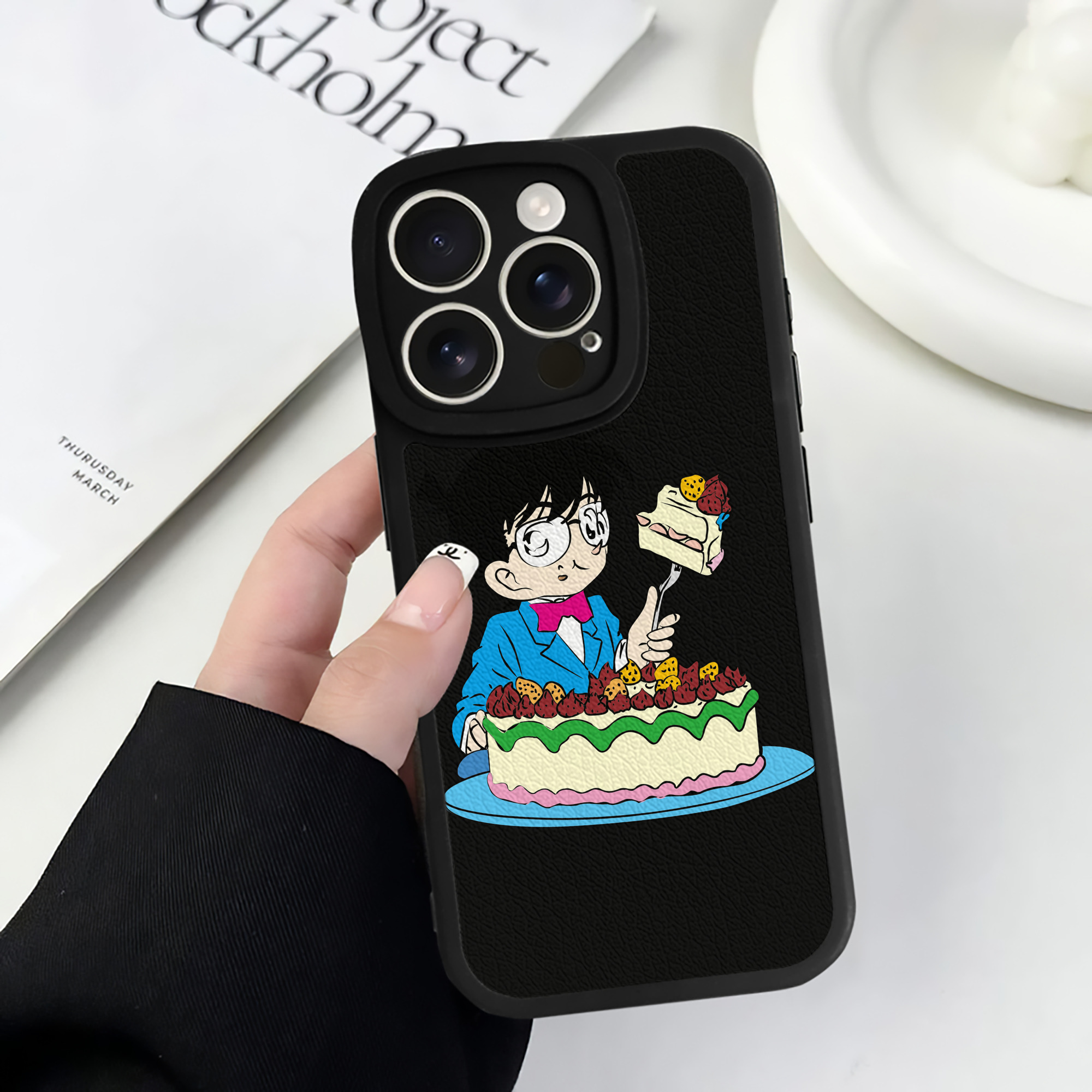 （画像用） 名探偵コナン 江戸川 コナン Detective Conan Conan Edogawa 【iPhone 16シリーズ対応】シリコンスマホケース（レザー調） 材質：シリコン